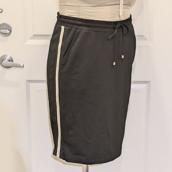 EUC Gerry Weber Casual 10 Casual Stretch Skirt with Sparkly Gold Side Stripes - Picture 5 of 8